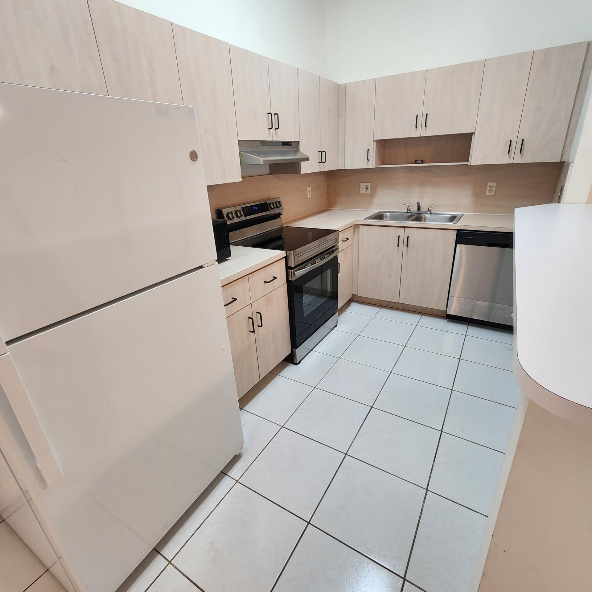 500 NE 3rd Street, Unit 109, Hallandale, FL 33009 Photo