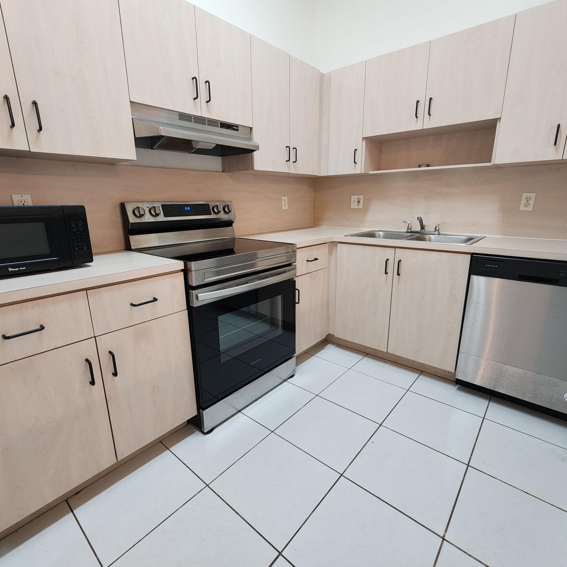 500 NE 3rd Street, Unit 109, Hallandale, FL 33009 Photo