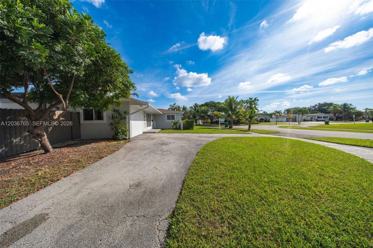 10431 SW 93rd St , Miami, FL 33176 Photo