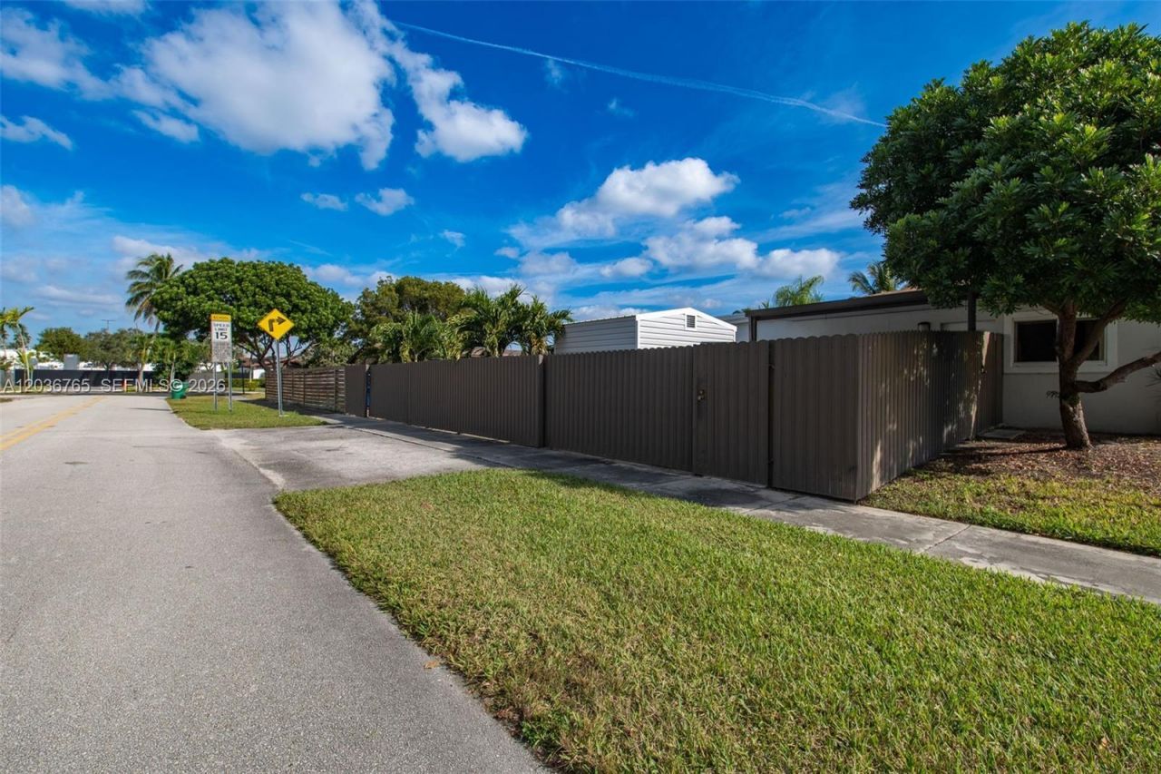 10431 SW 93rd St , Miami, FL 33176 Photo