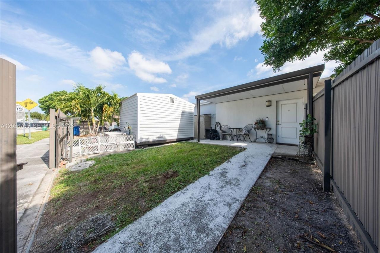 10431 SW 93rd St , Miami, FL 33176 Photo