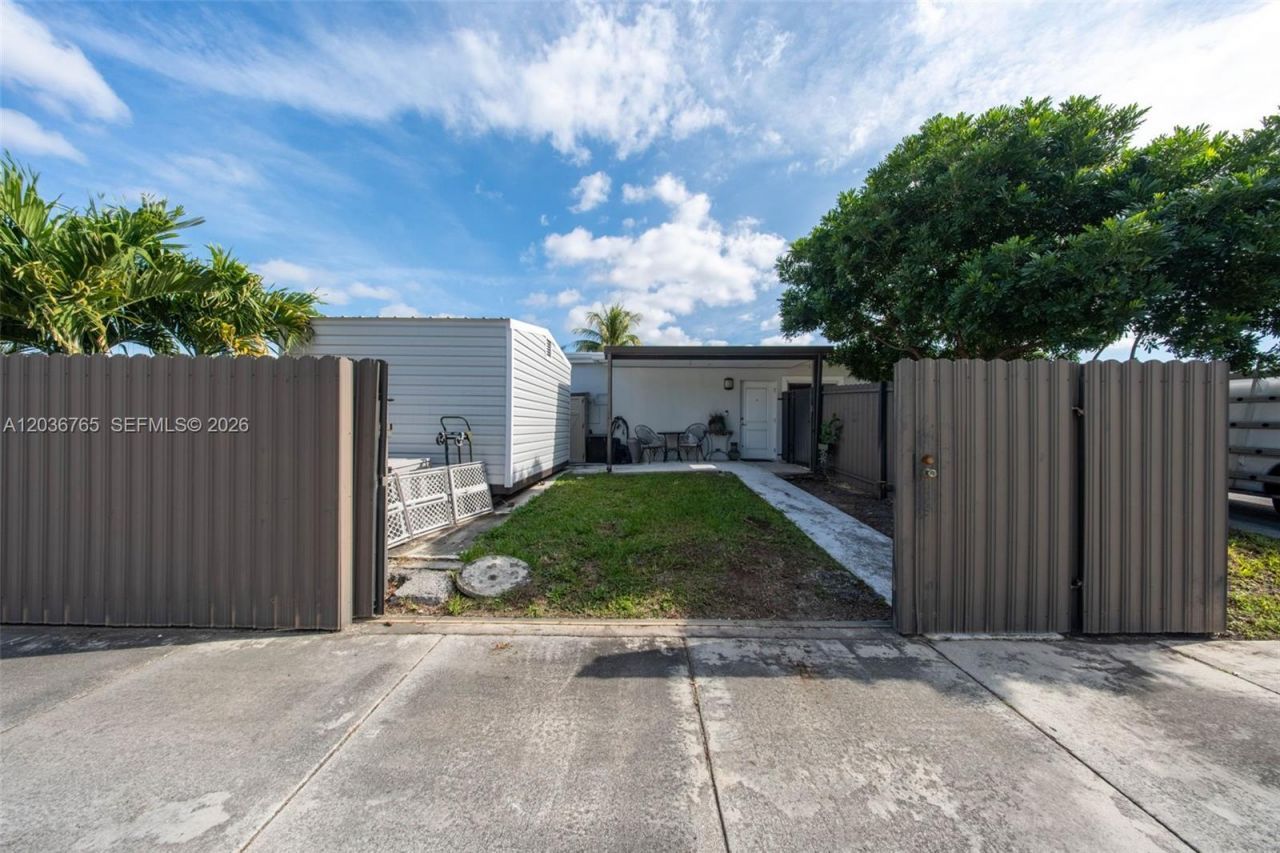 10431 SW 93rd St , Miami, FL 33176 Photo