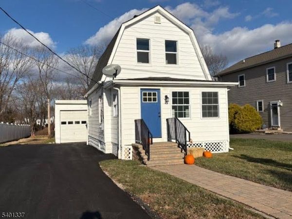 4 Whitehouse Ave, Readington, NJ 08889