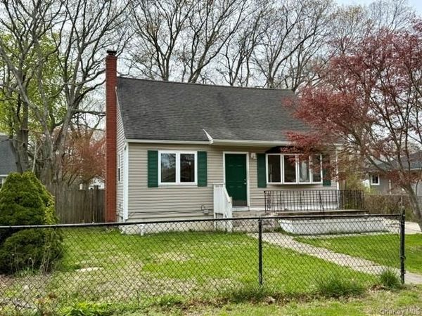 126 Flower Road , Shirley, NY 11967