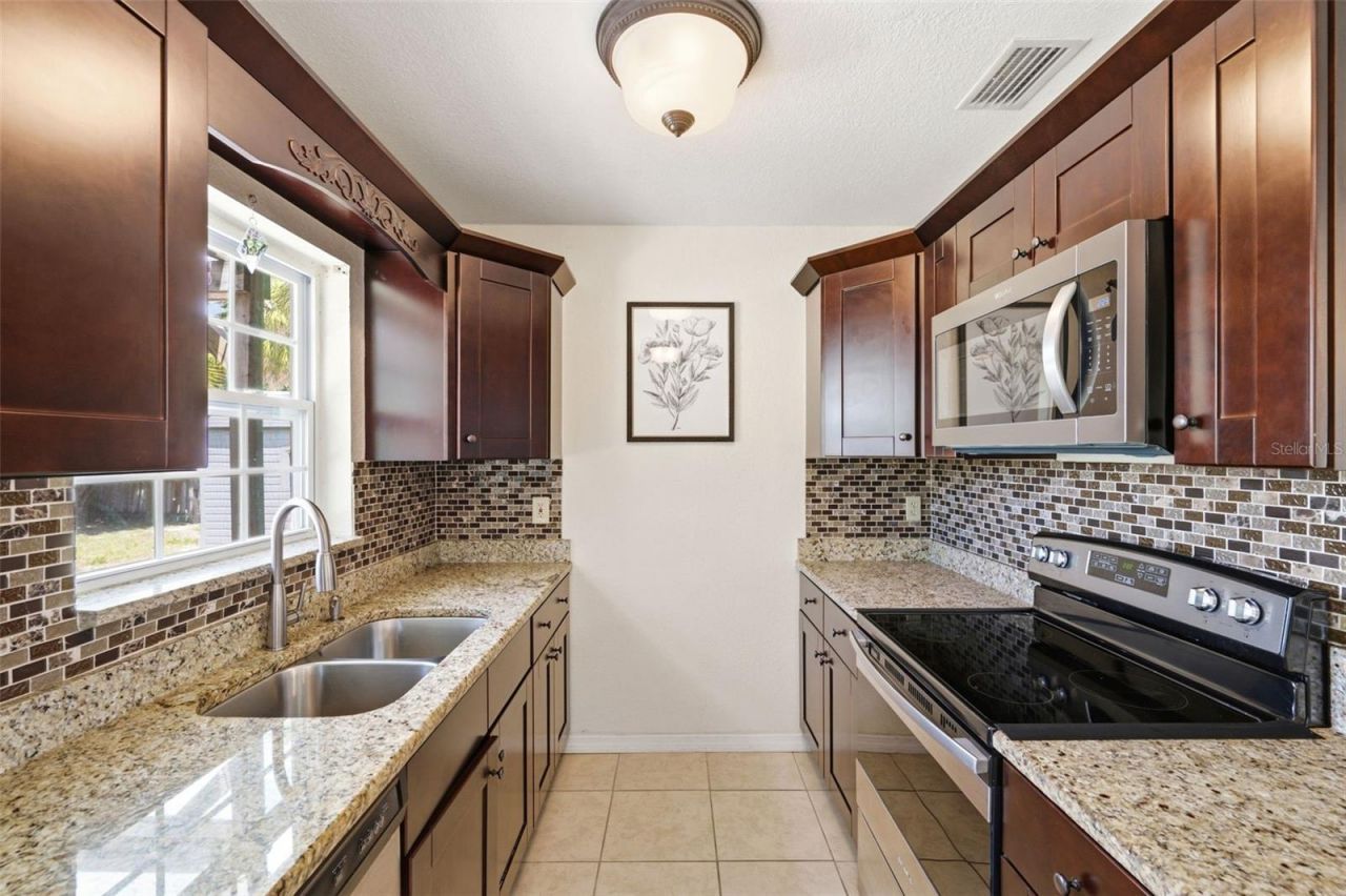 8685 Magnolia Drive , Seminole, FL 33777 Photo
