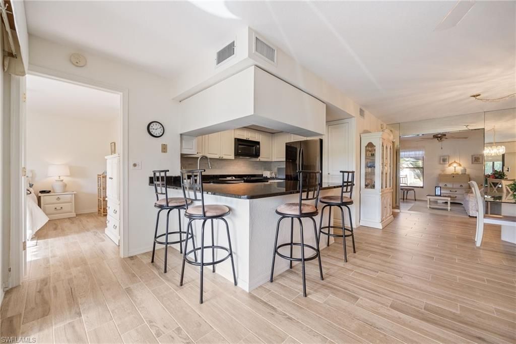 5905 Trailwinds Dr, Unit 812, Fort Myers, FL 33907 Photo
