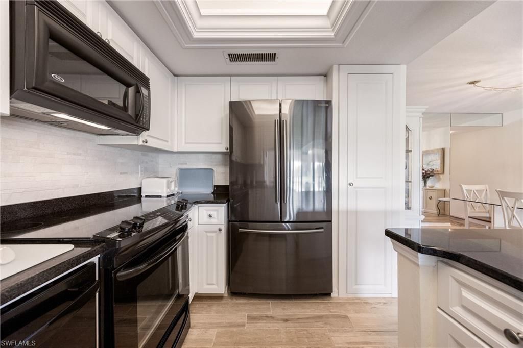 5905 Trailwinds Dr, Unit 812, Fort Myers, FL 33907 Photo