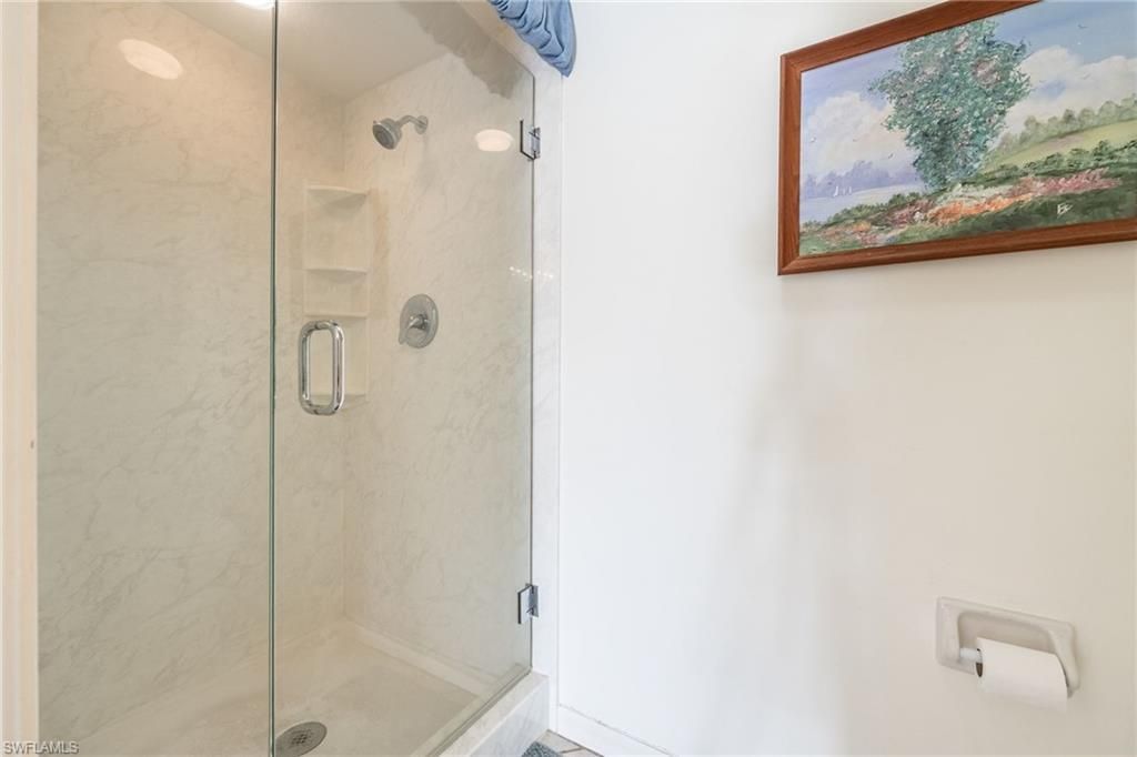 5905 Trailwinds Dr, Unit 812, Fort Myers, FL 33907 Photo