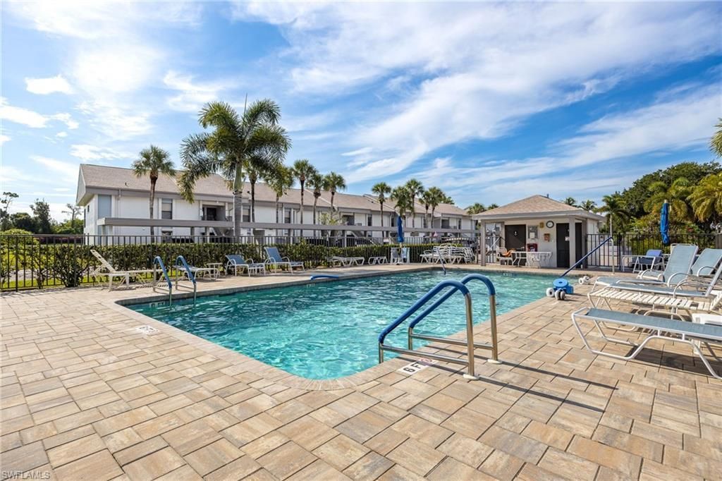 5905 Trailwinds Dr, Unit 812, Fort Myers, FL 33907 Photo