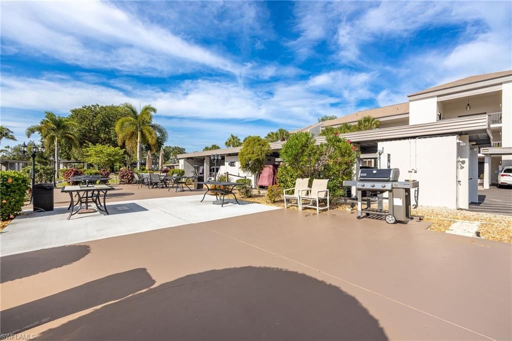 5905 Trailwinds Dr, Unit 812, Fort Myers, FL 33907 Photo