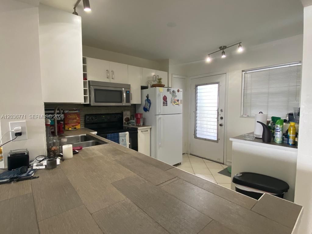 873 NE 195th St , Unit 308, Miami, FL 33179 Photo