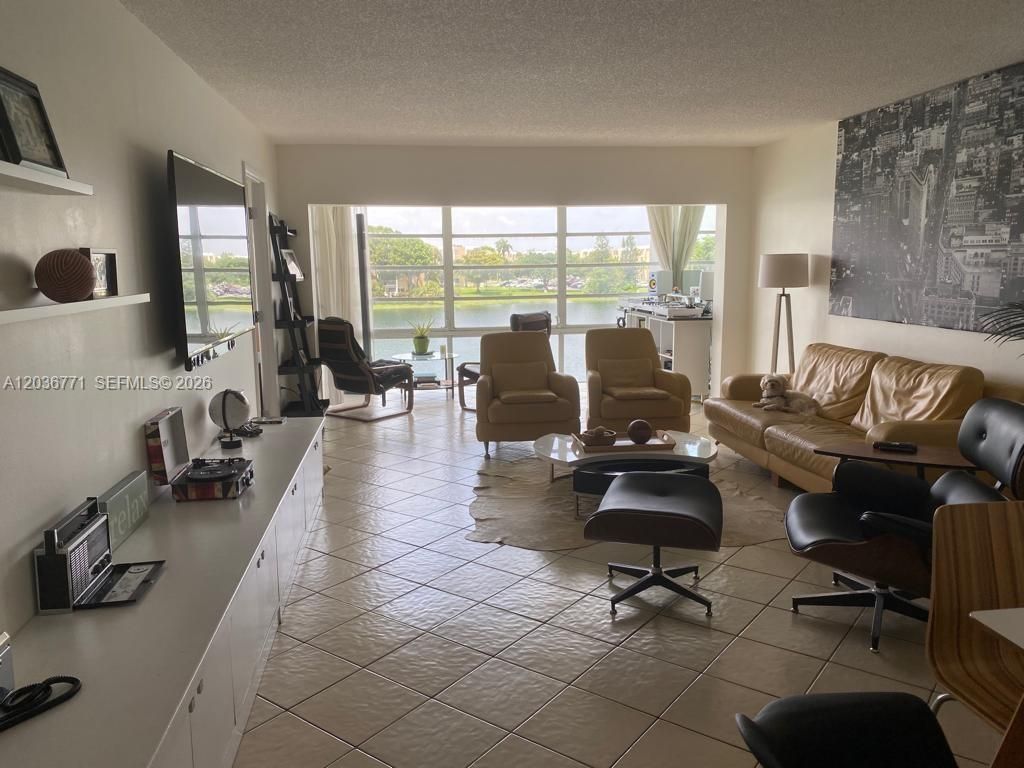 873 NE 195th St , Unit 308, Miami, FL 33179 Photo
