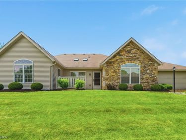 3038 Mahogany Run Circle NW, North Canton, OH 44720