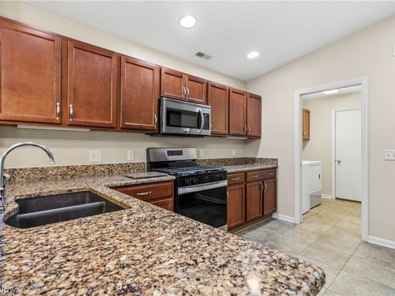 3038 Mahogany Run Circle NW, North Canton, OH 44720 Photo 10