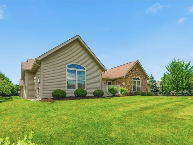 3038 Mahogany Run Circle NW, North Canton, OH 44720 Photo 2