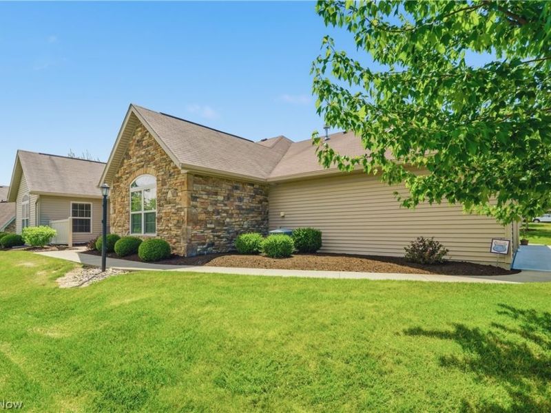 3038 Mahogany Run Circle NW, North Canton, OH 44720 Photo 3