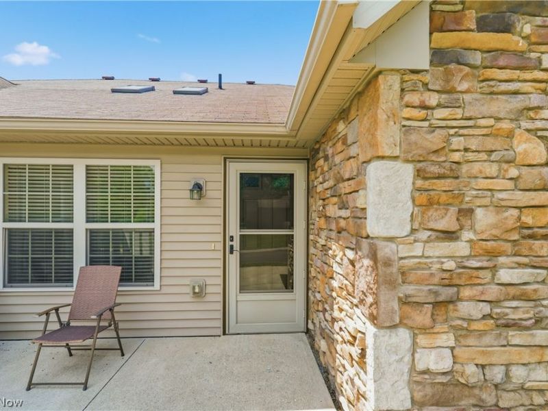 3038 Mahogany Run Circle NW, North Canton, OH 44720 Photo 5