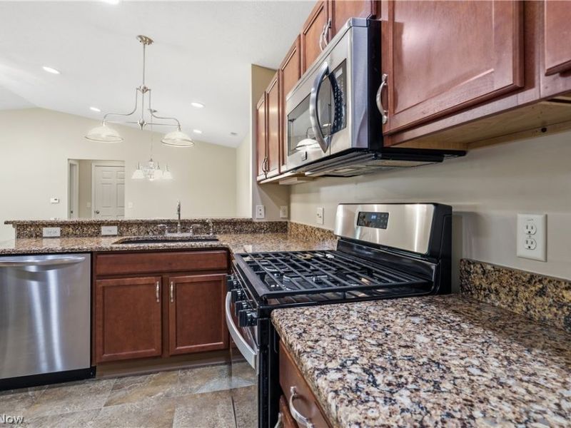 3038 Mahogany Run Circle NW, North Canton, OH 44720 Photo 9