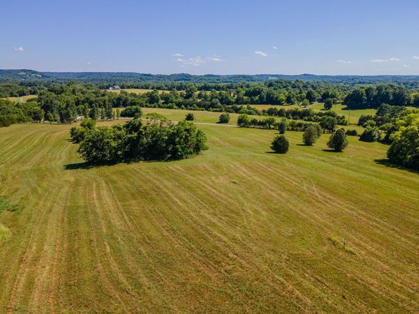 1093 Bugscuffle Road , Wartrace, TN 37183
