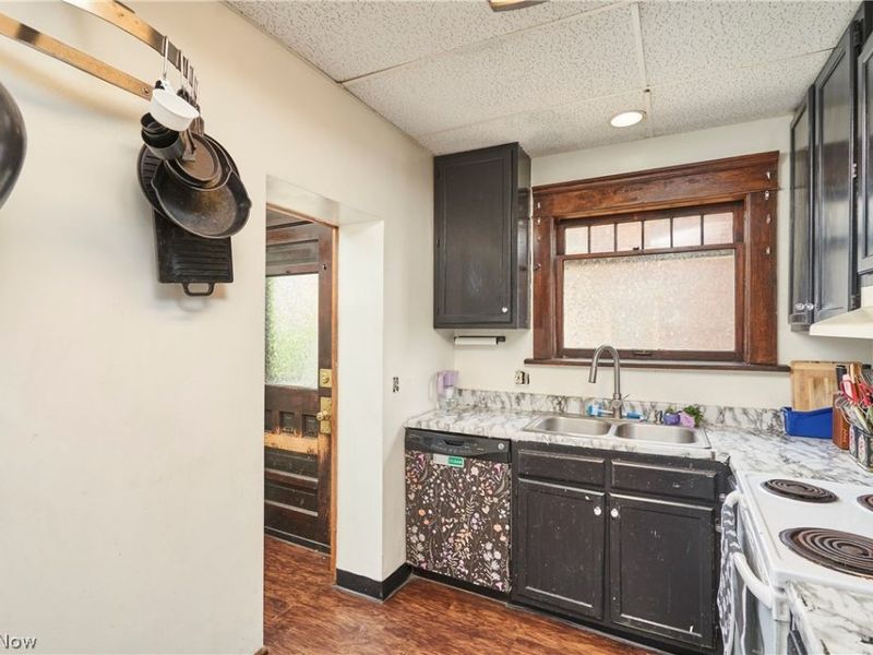 136 Smith Avenue NW, Canton, OH 44708 Photo 2