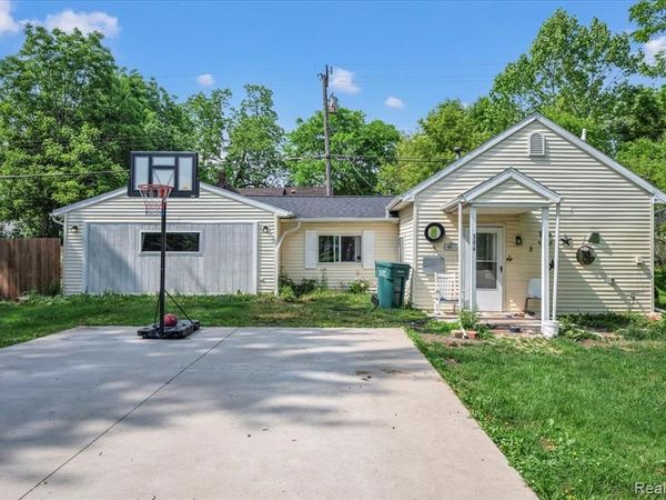 394 S Elm Street, Lapeer, MI 48446