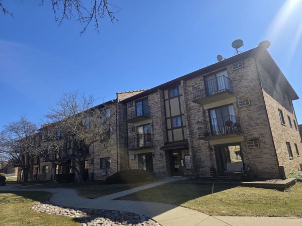 340 Klein Creek Court , Unit 5E, Carol Stream, IL 60188