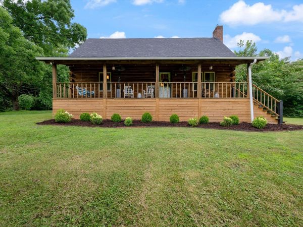 8004 Charlotte Pike , Nashville, TN 37221
