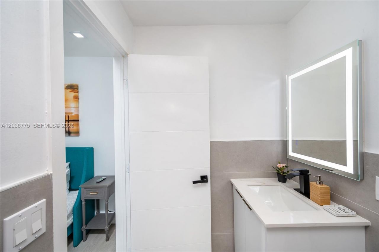 3016 NW 22nd Ct , Unit 3018, Miami, FL 33142 Photo