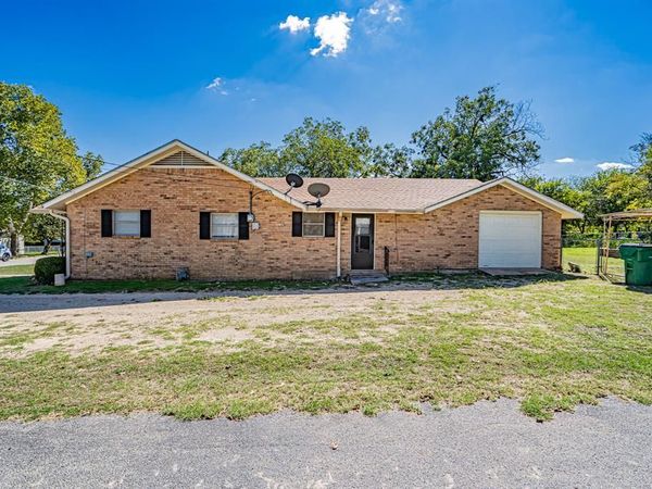 610 N Camden Street, Dublin, TX 76446