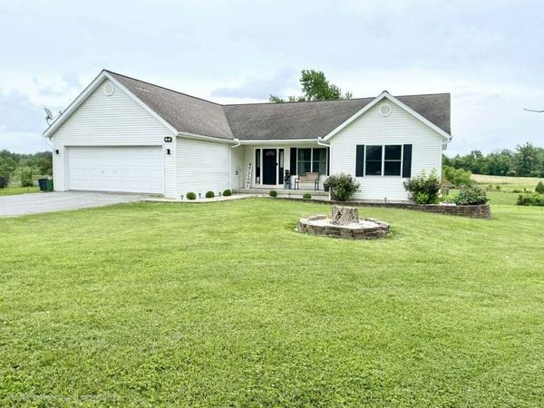 19 Gregg Lane , Harrisburg, IL 62946