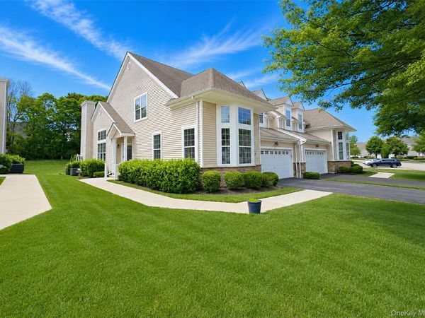 27 Toni Court, Center Moriches, NY 11934