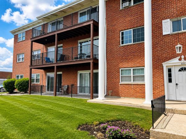 6101 W 94th Street , Unit A2, Oak Lawn, IL 60453