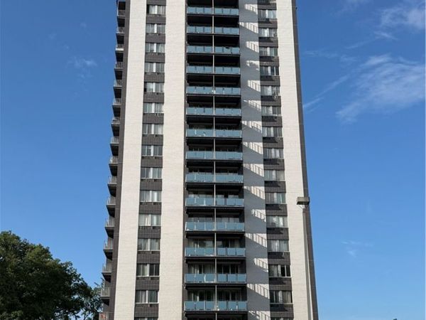 1800 Roundhill Road, Unit 406, Charleston, WV 25304