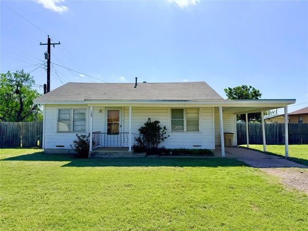 109 Drummond Street , Tye, TX 79563