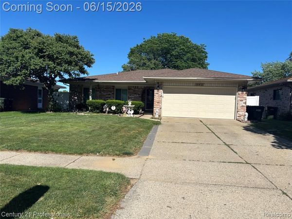 39548 Pinebrook Drive , Sterling Heights, MI 48310