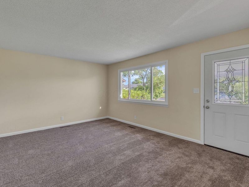 5194 Hacket Drive, Columbus, OH 43232 Photo 6
