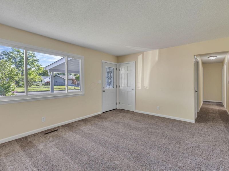 5194 Hacket Drive, Columbus, OH 43232 Photo 7