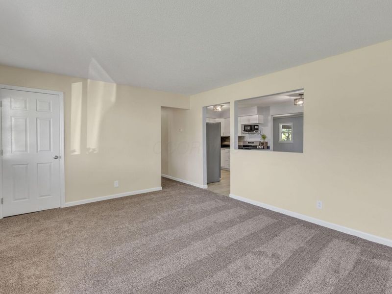 5194 Hacket Drive, Columbus, OH 43232 Photo 8