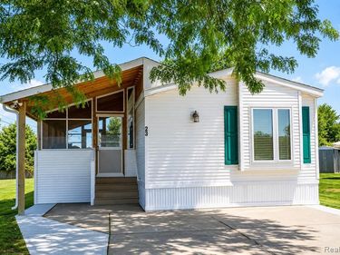 23 Highland Terrace, White Lake Twp, MI 48386