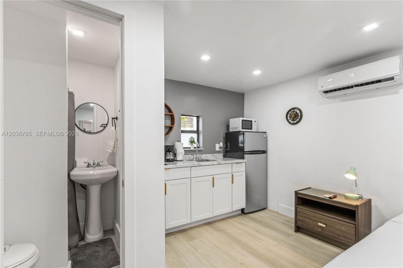 3016 NW 22nd Ct , Unit 3020, Miami, FL 33142 Photo