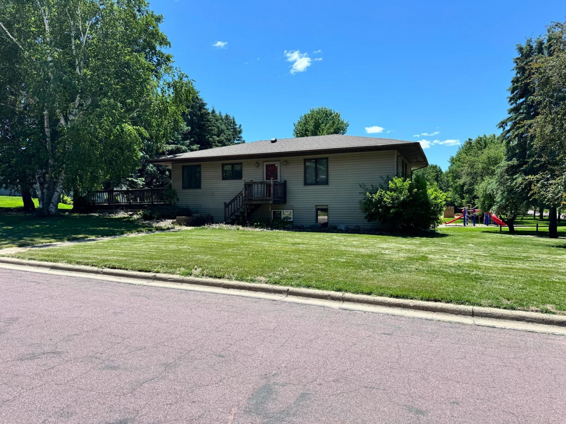 1525 Sayles Drive , Jackson, MN 56143