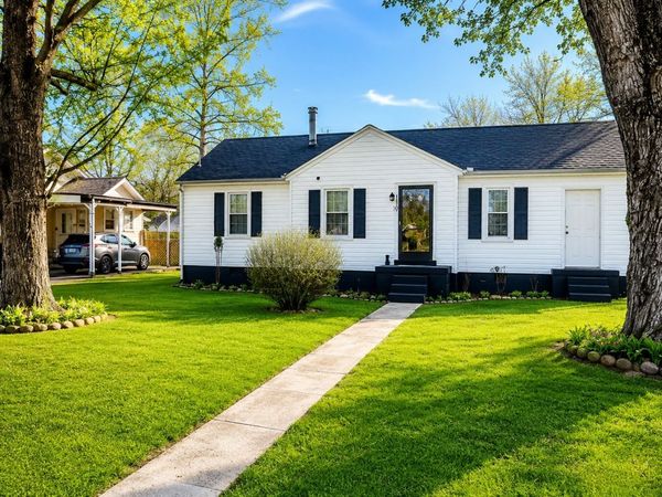 130 Anderson Dr , Tullahoma, TN 37388
