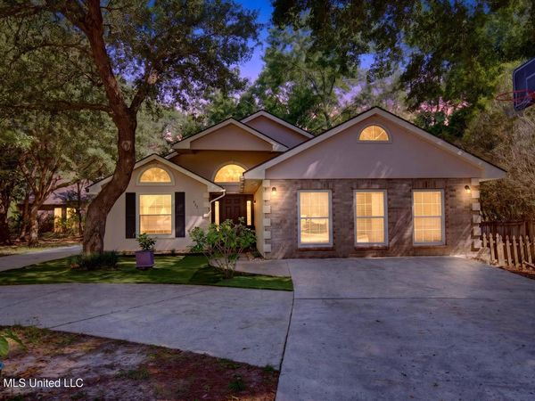 952 Kalikimaka Place, Diamondhead, MS 39525