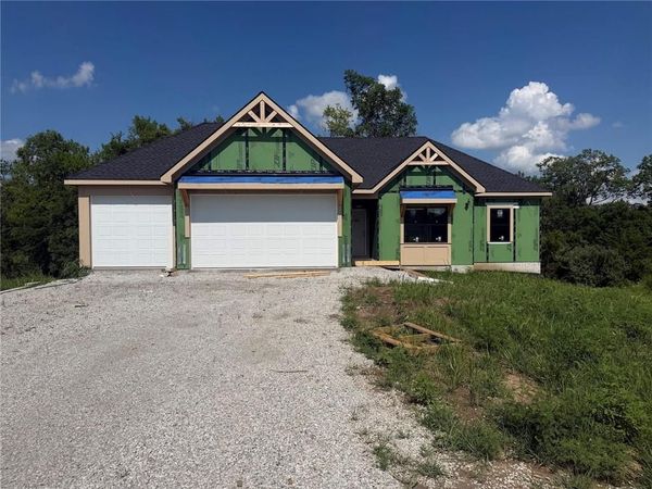 21503 Twin Oaks Parkway, Peculiar, MO 64078