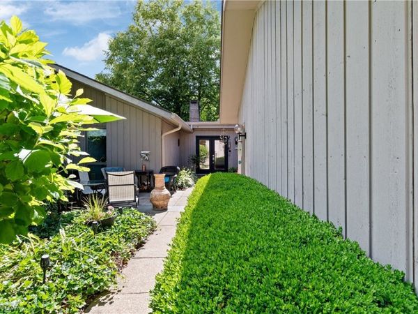 731 Creekside Drive , Unit 38, Aurora, OH 44202