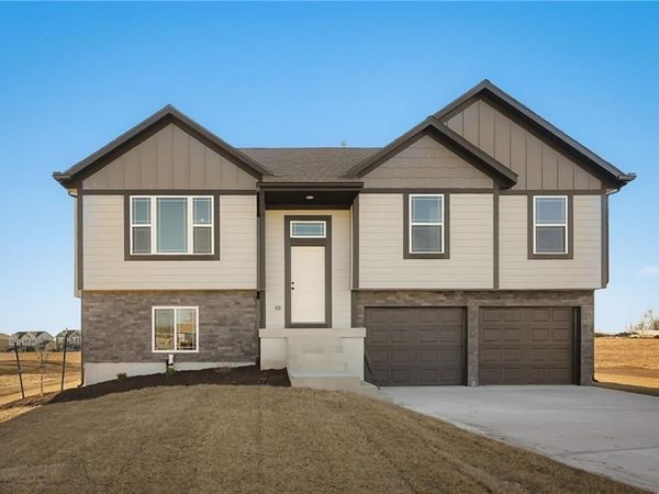 11208 207TH Street, Peculiar, MO 64078