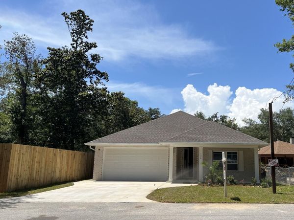 498 Robert Avenue, Niceville, FL 32578