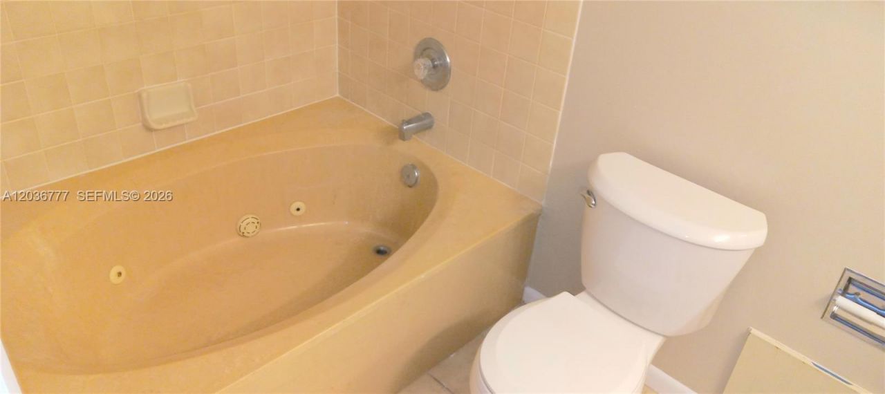 3841 Victoria Dr, Unit 14 D, West Palm Beach, FL 33406 Photo
