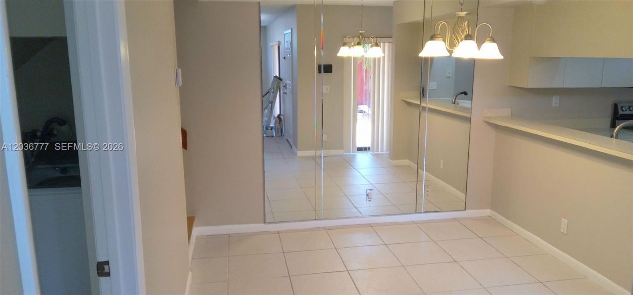 3841 Victoria Dr, Unit 14 D, West Palm Beach, FL 33406 Photo