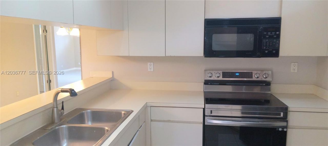 3841 Victoria Dr, Unit 14 D, West Palm Beach, FL 33406 Photo